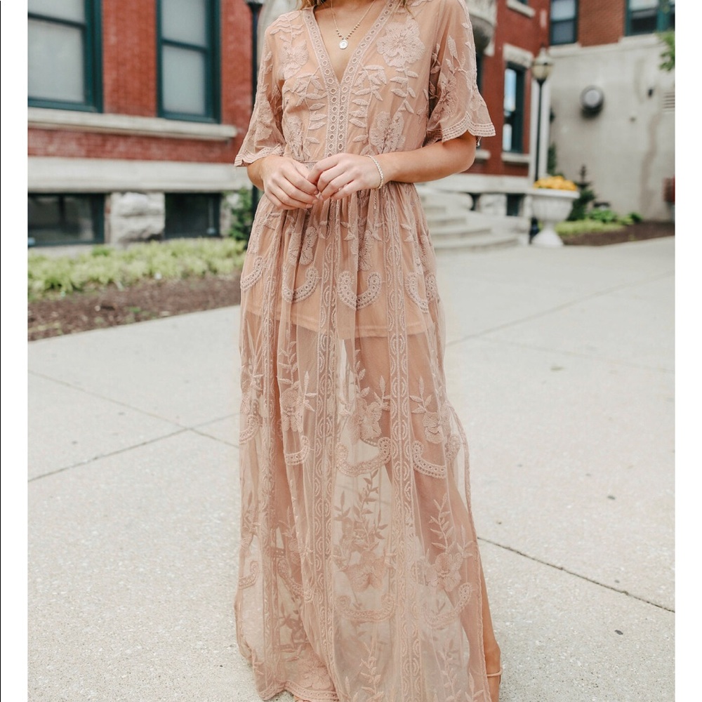 Honey Punch lace maxi dress - Picture 2 of 8
